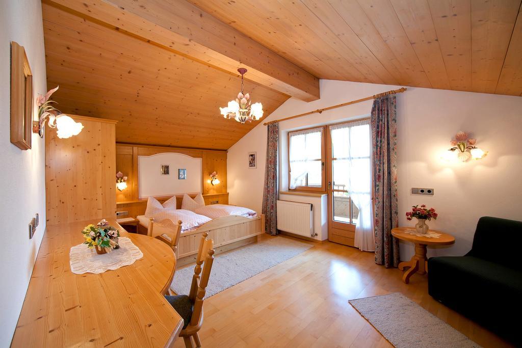 Hauser'S Ferienhof Hart im Zillertal Room photo